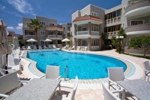 The swimming pool at or close to Stavroula Hotel Palace