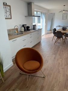 Kuchyň nebo kuchyňský kout v ubytování LE POULORIO TERRASSE - T3 RDC - 2 salles de douches ByLocly
