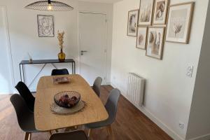 Fotografie z fotogalerie ubytování LE POULORIO TERRASSE - T3 RDC - 2 salles de douches ByLocly v destinaci Lorient