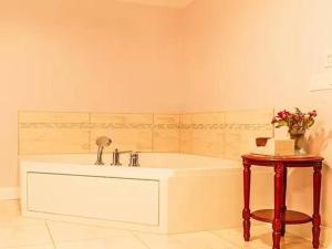 Photo de la galerie de l'établissement Crescent Lakehouse - Surf, Ski and Serenity, à Iron River