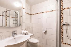 Koupelna v ubytování Pension Antonia + 37 fotografií