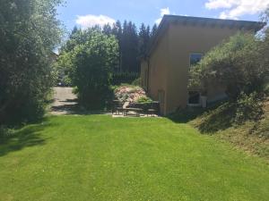 Vonkajšia záhrada v ubytovaní Am Wildbach bei Passau