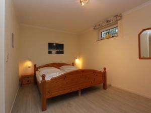 a bedroom with a wooden bed and a window at Ferienwohnungen Finja strandnah in Zinnowitz Fewo cc in Zinnowitz