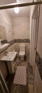 Koupelna v ubytování Spacious Curragh 2-bed apartment with own entrance + 13 fotografií