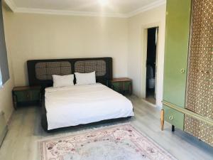 Ένα ή περισσότερα κρεβάτια σε δωμάτιο στο Sapanca Manzara Villa 2 Isıtma Havuzlu +43 φωτογραφίες