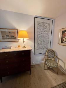 Fotografia z galérie ubytovania Grand T2 Plein centre historique avec ascenseur v destinácii Saint-Jean-de-Luz