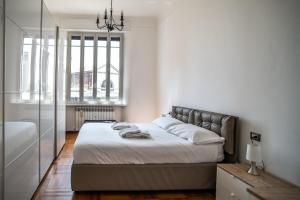 a bedroom with a large bed and a window at Edo's apartment in Milan