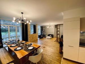 O bucătărie sau chicinetă la L'Olympique, Appartement 8 voyageurs avec parking