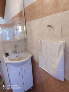 Kúpeľňa v ubytovaní LIMENARI COTTAGE