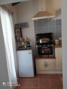 Kuchyňa alebo kuchynka v ubytovaní LIMENARI COTTAGE