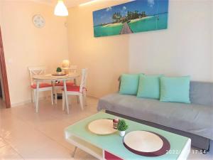 Posedenie v ubytovaní TROPICAL Playa z widokiem na morze, 400 m do plaży La Mata Beach