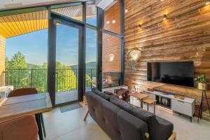Televízia a/alebo spoločenská miestnosť v ubytovaní Golden Apartments Mountain Aparts