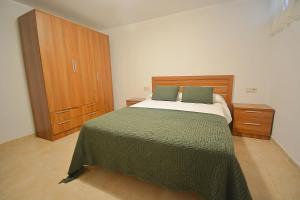 מיטה או מיטות בחדר ב-Apartamentos Playa Area Grande