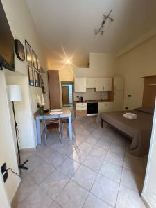 A kitchen or kitchenette at Guest House Via Poerio