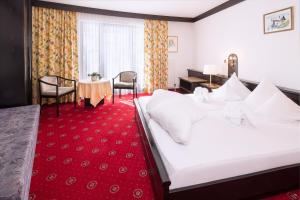 Postel nebo postele na pokoji v ubytování Hotel Neue Burg