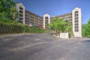 Imagen de la galería de Gatlinburg Condo with Mountain Views and Pool Access, en Gatlinburg