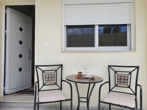 Φωτογραφία από το άλμπουμ του Perama View Apartments στην Ελεούσα