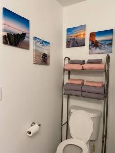 Et badeværelse på NEW! Charming San Carlos 2BR Remodeled