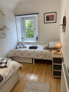 Postel nebo postele na pokoji v ubytování The Ramblers Rest - whole apartment - pet friendly - close to amenities and walks