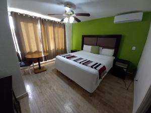 Postel nebo postele na pokoji v ubytování Nirvana Hotel - Cancun Hotel Zone