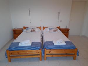 A bed or beds in a room at Sunset View Appartment (Thanasis 3)