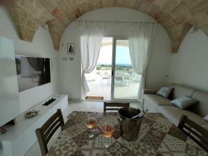 A television and/or entertainment centre at Perla delle Maldive