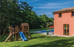 Herní místnost nebo prostor pro děti v ubytování Nice Home In Sv,petar U Sumi