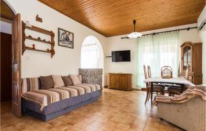Gallery image of Awesome Apartment In Jadrija With 2 Bedrooms, Wifi And Outdoor Swimming Pool in Jadrija