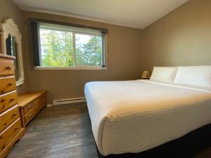 Llit o llits en una habitació de Cedar Park Resort
