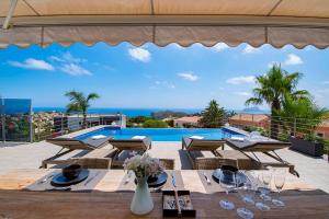 Bazén v ubytování Villa Irene - Dream Seaview - by Holiday Rentals Villamar nebo v jeho okolí