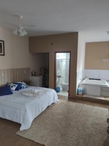 Cama ou camas em um quarto em Pousada Antares