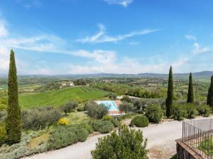 アシャーノにあるLuxurious Holiday Home with Hill view in Asciano Tuscanyのギャラリーの写真