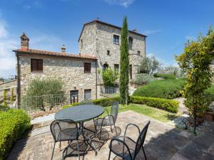 Gallery image of Luxurious Holiday Home with Hill view in Asciano Tuscany in Asciano