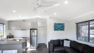 Η κουζίνα ή μικρή κουζίνα στο Colac Colac Caravan Park