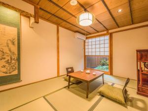 慶有魚•清水（Kyotofish·Kiyomizu）日式庭院浴缸三室町屋近清水寺客房内的一张或多张床位