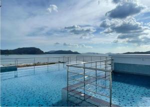 The swimming pool at or close to Full Moon Apartment (月满公寓）网红 airbnb