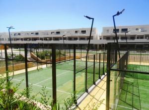 Tenis alebo squash v ubytovaní Camporrosso La Vila 2B alebo jeho okolí