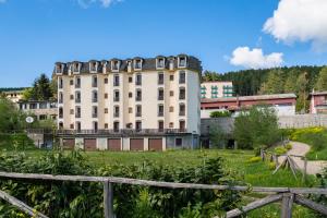 Budova, kde se apartmán nachází + 11 fotografií