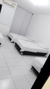 Postel nebo postele na pokoji v ubytování Aparta Hotel El Cacique Upar