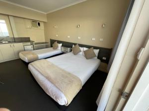 Postel nebo postele na pokoji v ubytování Astor Hotel Motel