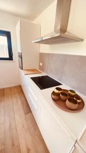 A kitchen or kitchenette at La douce Rive