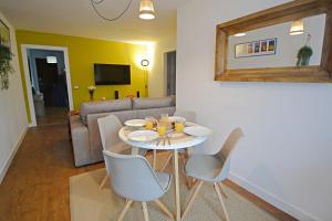 TV a/nebo společenská místnost v ubytování Precioso apartamento de playa en Sanxenxo
