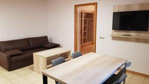 A television and/or entertainment centre at Hostal La Cabanya