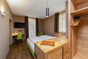 TV a/nebo společenská místnost v ubytování Hotel Vittoria - Ricarica l'anima