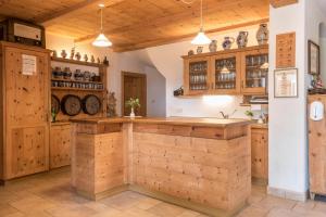 A kitchen or kitchenette at App Plose Winklerhof
