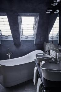 Ett badrum på Hotel Liberty Offenburg