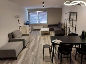 Posedenie v ubytovaní Uroczy apartament w ścisłym centrum Giżycka