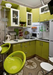 Una cocina o zona de cocina en Bon-Appart on Bolshaya Morskaya 31 - Irena Guest House