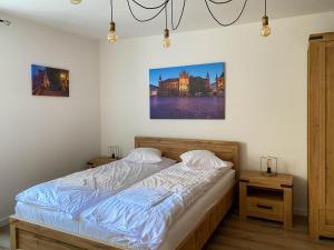 Posteľ alebo postele v izbe v ubytovaní Main Square Apartments