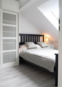 a bedroom with a bed and a closet at Apartament Przy Podziemiach in Chełm